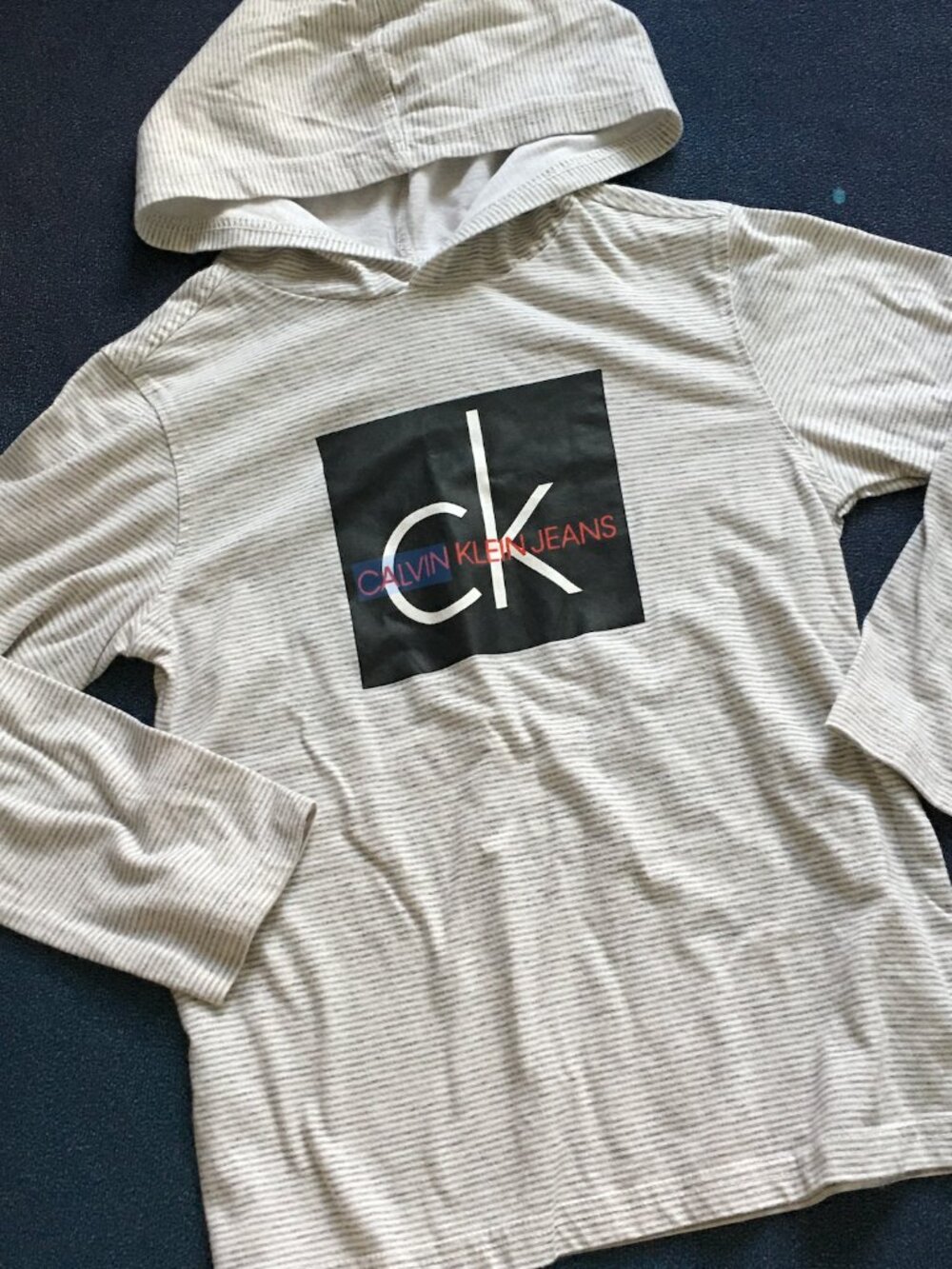 CALVIN KLEIN JEANS Kid’s Gray/White Striped Long Sleeve Tee Size 6